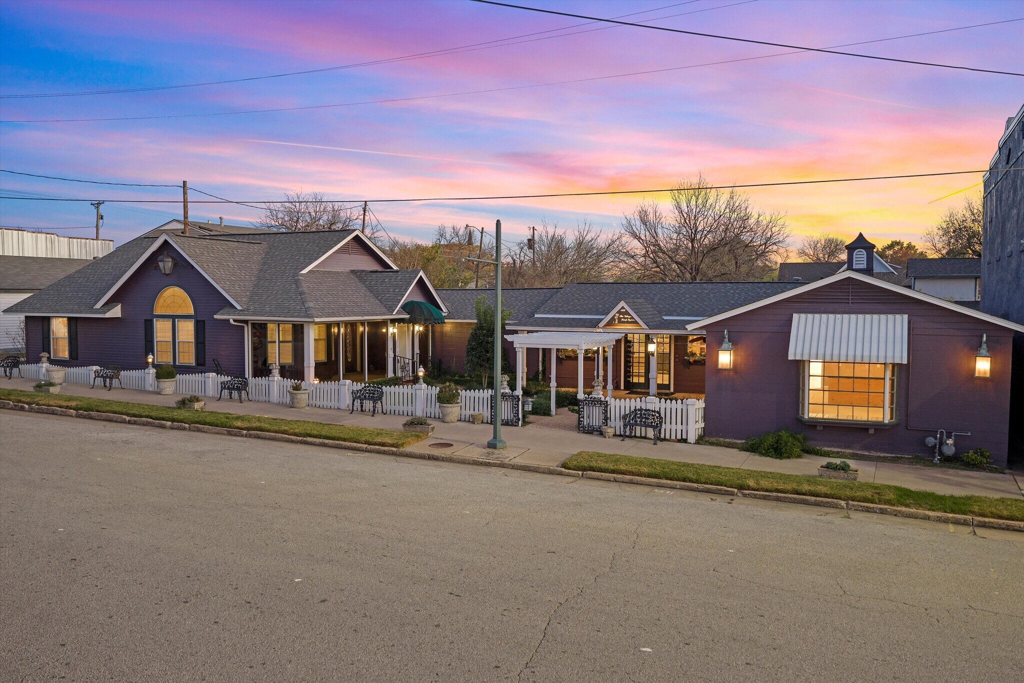 103-105 E Center Street, Lorena, TX à vendre Photo du bâtiment- Image 1 de 44
