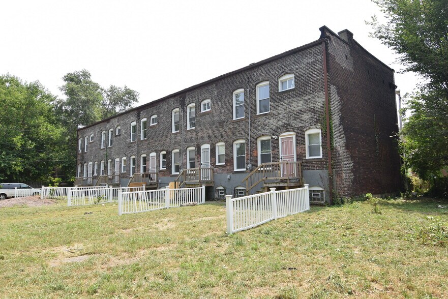 7413 Decker Ave, Cleveland, OH à vendre - Photo du bâtiment - Image 3 de 11