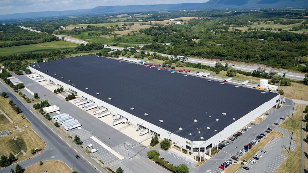 1600 Distribution Dr, Carlisle, PA for lease - Building Photo - Image 2 of 5