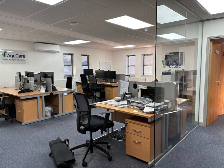 9 Shenley Hl, Radlett for lease - Building Photo - Image 3 of 7