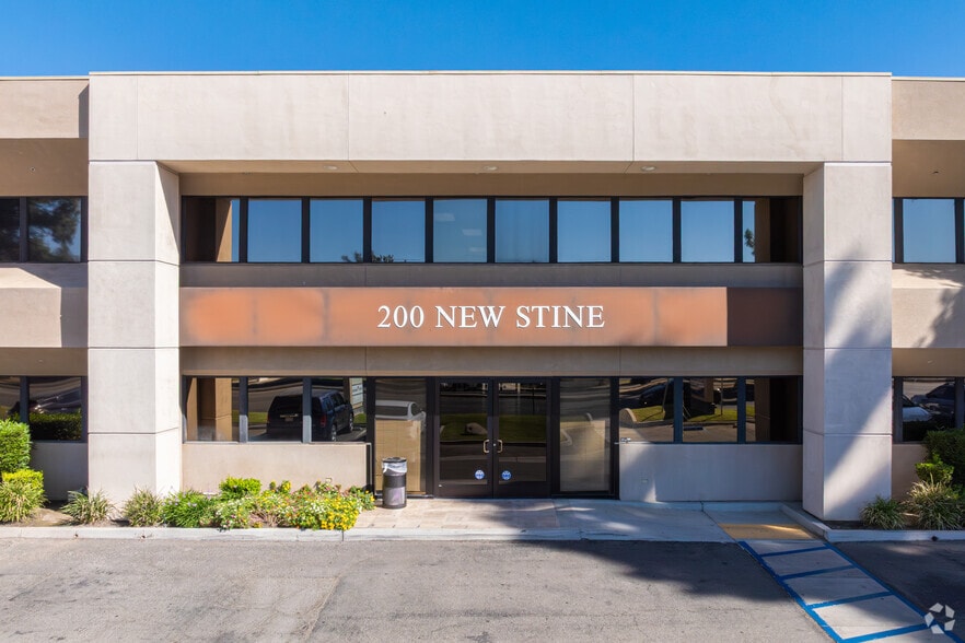 200 New Stine Rd, Bakersfield, CA for lease - Building Photo - Image 3 of 28