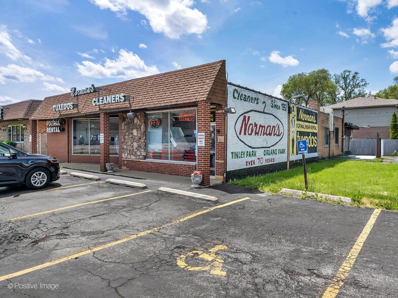 17702 Oak Park Ave, Tinley Park, IL for sale - Building Photo - Image 2 of 33