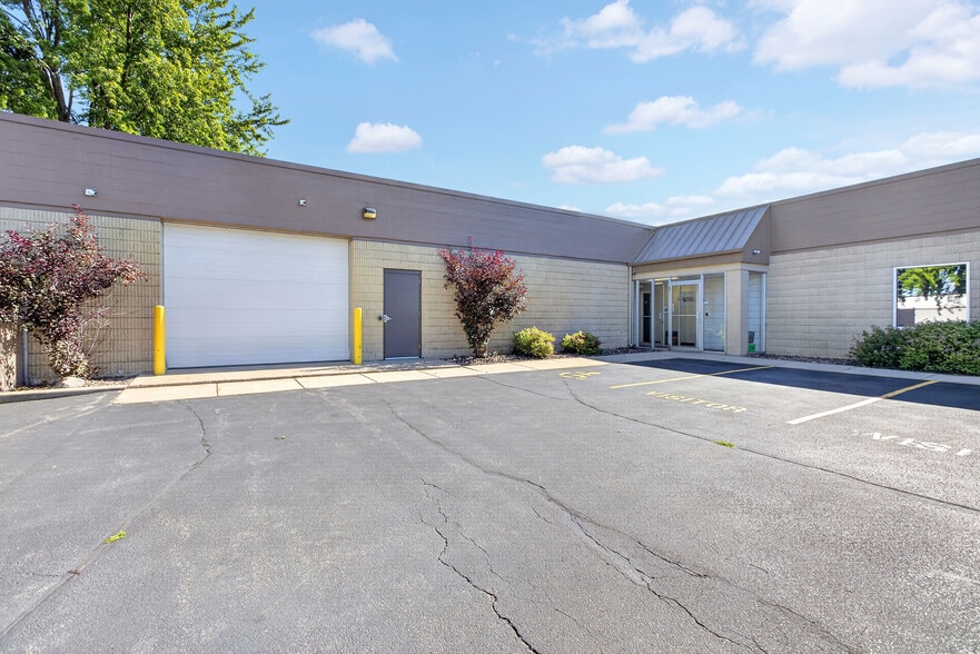 3125 Medalist Dr, Oshkosh, WI for sale - Building Photo - Image 1 of 14