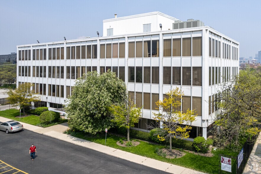 2600 S Michigan Ave, Chicago, IL à louer - Photo du bâtiment - Image 1 de 4