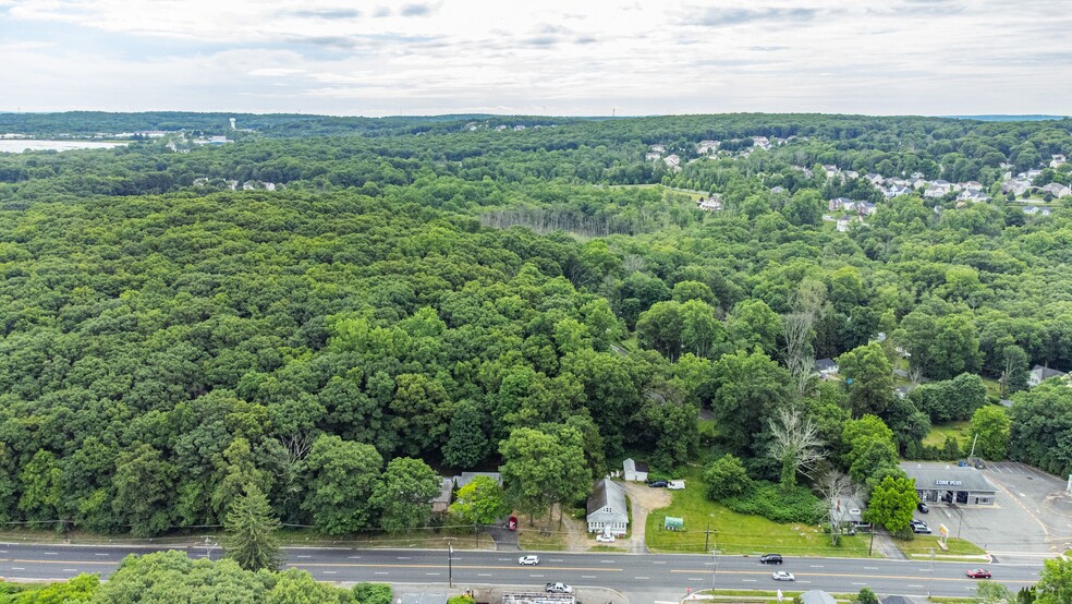 Unique Multi-family property for sale portefeuille de 3 propriétés à vendre sur LoopNet.ca - Photo du bâtiment - Image 2 de 10