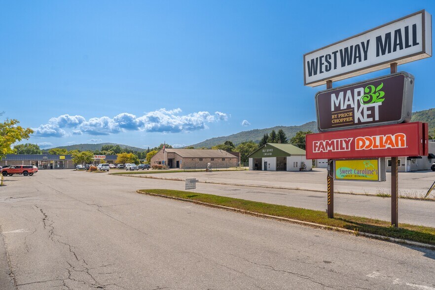 Route 4A Westway Mall, West Rutland, VT à louer - Photo du bâtiment - Image 2 de 11