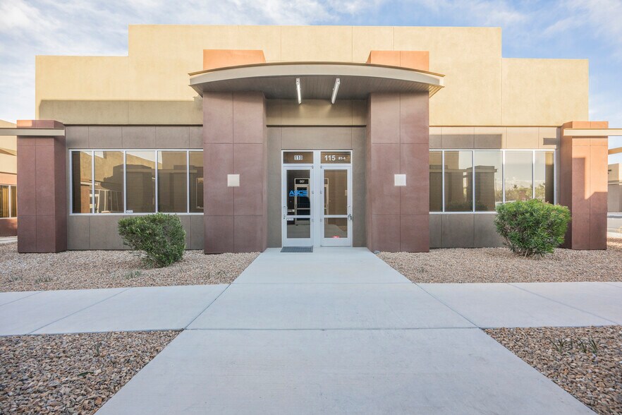 3680 E Sunset Rd, Las Vegas, NV à vendre - Photo du bâtiment - Image 2 de 31