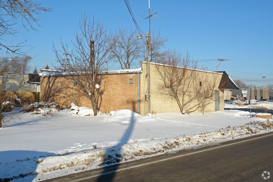 10745 W Grand Ave, Melrose Park, IL à louer - Photo du bâtiment - Image 2 de 7