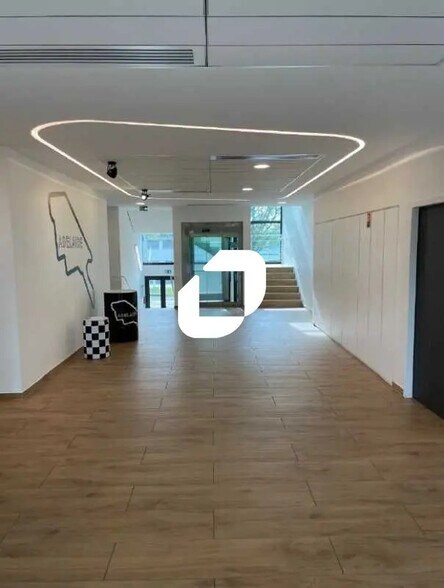 19 Rue Des Rosiéristes, Champagne-au-Mont-d'Or for lease - Building Photo - Image 2 of 8