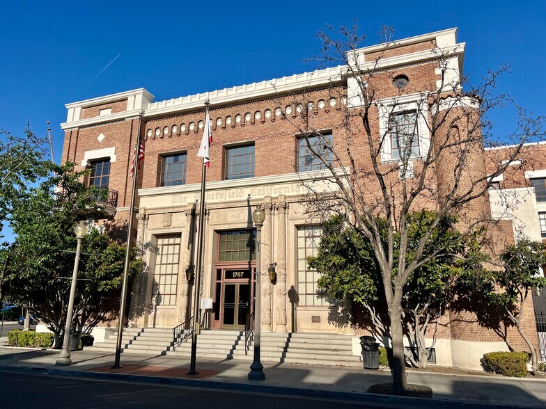 1707 Eye St, Bakersfield, CA à louer - Photo du bâtiment - Image 3 de 17