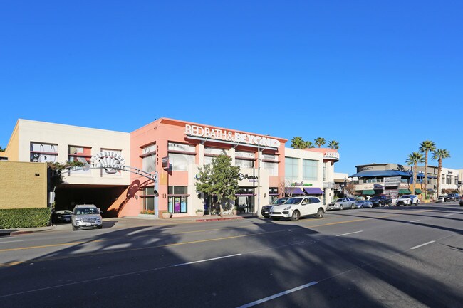 More details for 17401-17405 Ventura Blvd, Encino, CA - Retail for Lease