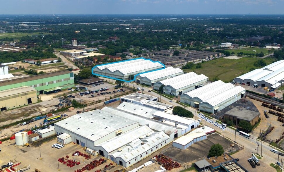 5311 Clinton Dr, Houston, TX for lease - Building Photo - Image 3 of 12