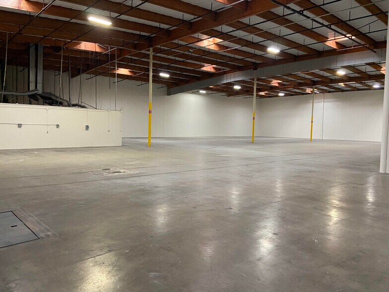 13516 Imperial Hwy, Santa Fe Springs, CA à louer - Photo du bâtiment - Image 3 de 11