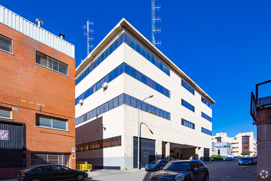 Calle de la Duquesa de Tamames, 75, Madrid, Madrid for lease - Building Photo - Image 2 of 2