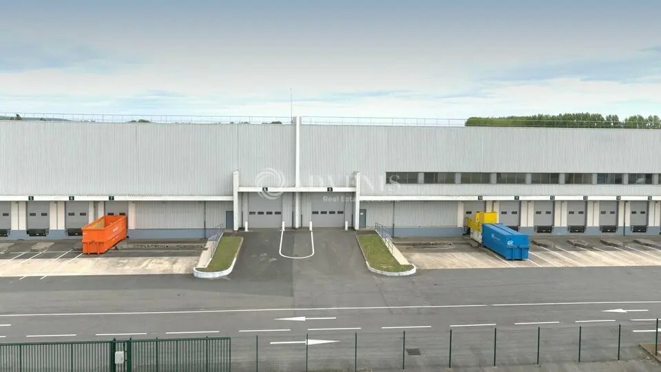 Industrial in Compans for lease Building Photo- Image 1 of 10