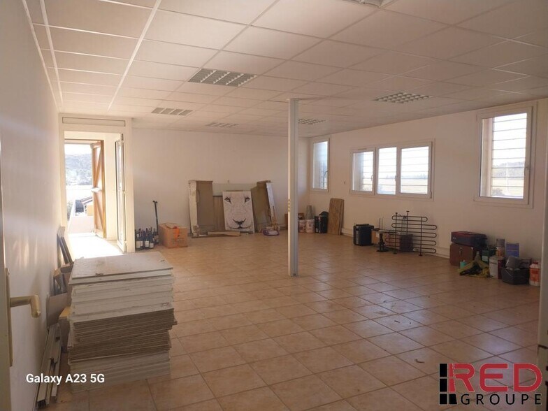 Office in Septèmes-les-Vallons for lease - Interior Photo - Image 2 of 7