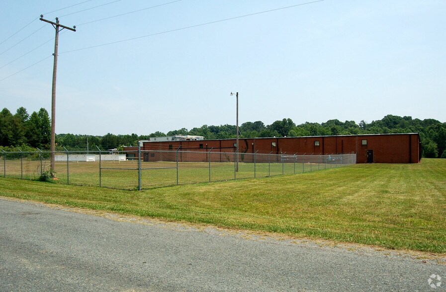 2026 Kingsley Dr, Albemarle, NC à louer - Photo du bâtiment - Image 2 de 9