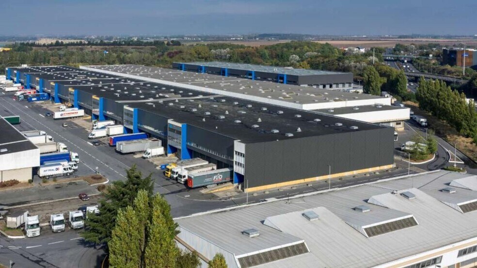 Industrial in Aulnay-sous-Bois for lease - Aerial - Image 2 of 4
