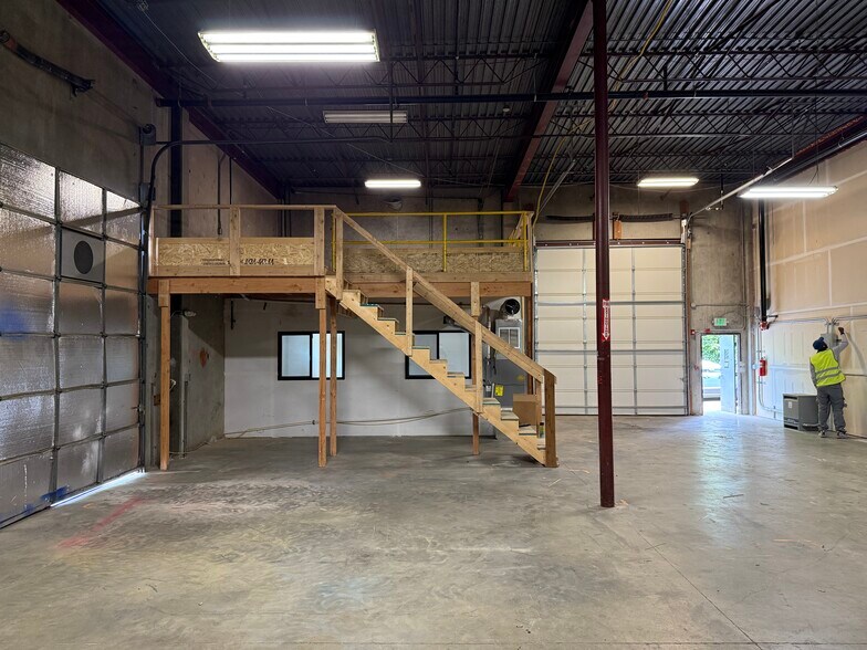 16715 Aurora Ave N, Shoreline, WA à louer - Photo intérieure - Image 2 de 7