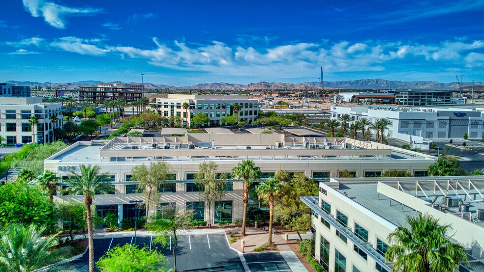 8379 W Sunset Rd, Las Vegas, NV à louer - Photo du bâtiment - Image 2 de 12