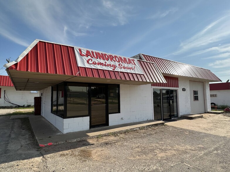 110 W Carl Hubbell Blvd, Meeker, OK for sale - Building Photo - Image 1 of 17
