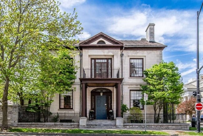 Plus de détails pour 264 King St E, Kingston, ON - Bureau à vendre