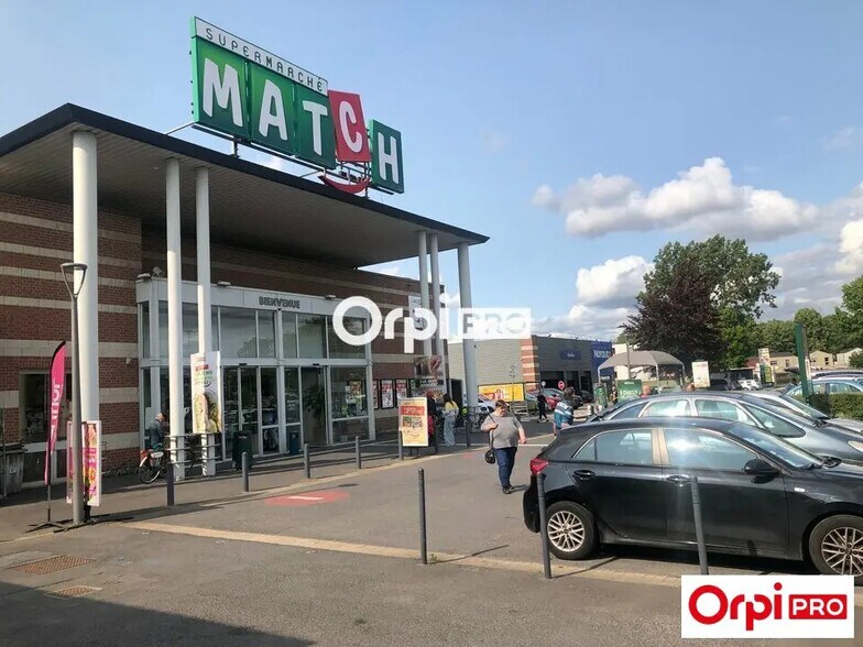 Retail in Loos for lease - Building Photo - Image 2 of 4