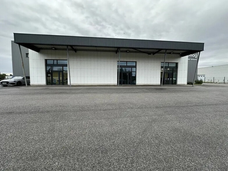 Flex dans Nîmes à louer - Photo du bâtiment - Image 2 de 11