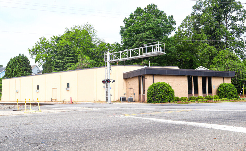 1313 Fairview Rd, Raleigh, NC à vendre - Photo du bâtiment - Image 1 de 1