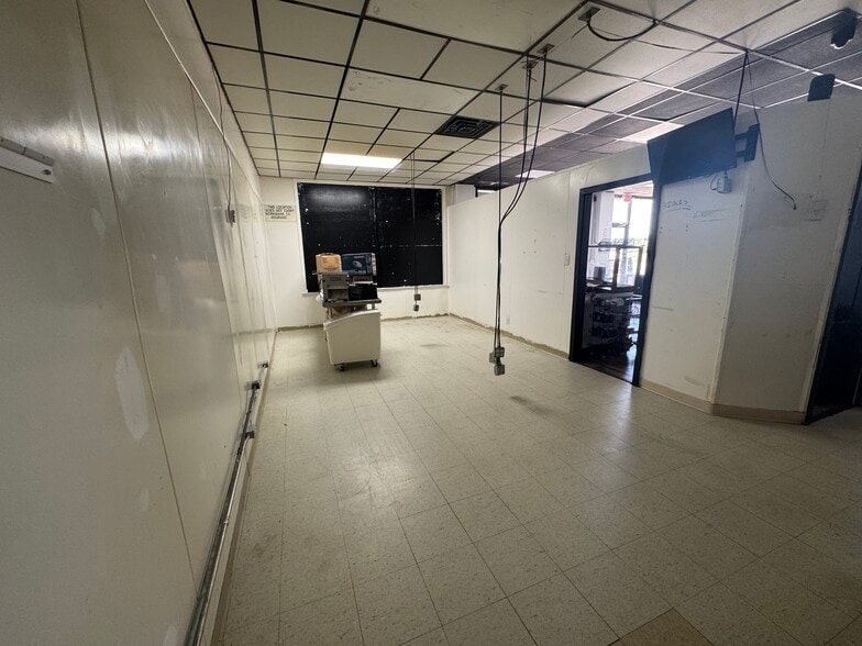 3701 Southwest Blvd, Fort Worth, TX for lease - Interior Photo - Image 2 of 6