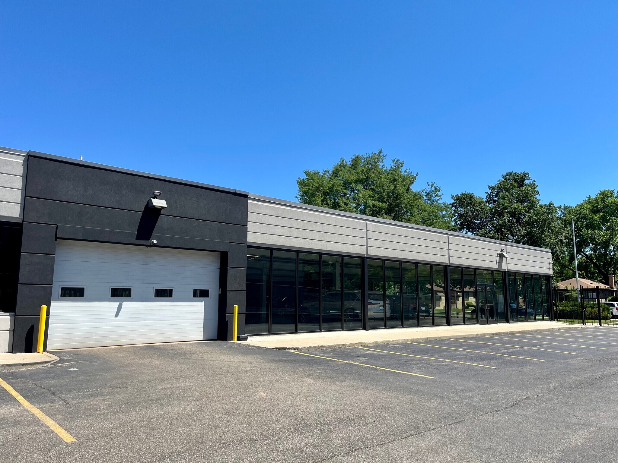 2201 Autobarn Pl, Evanston, IL for lease Building Photo- Image 1 of 8