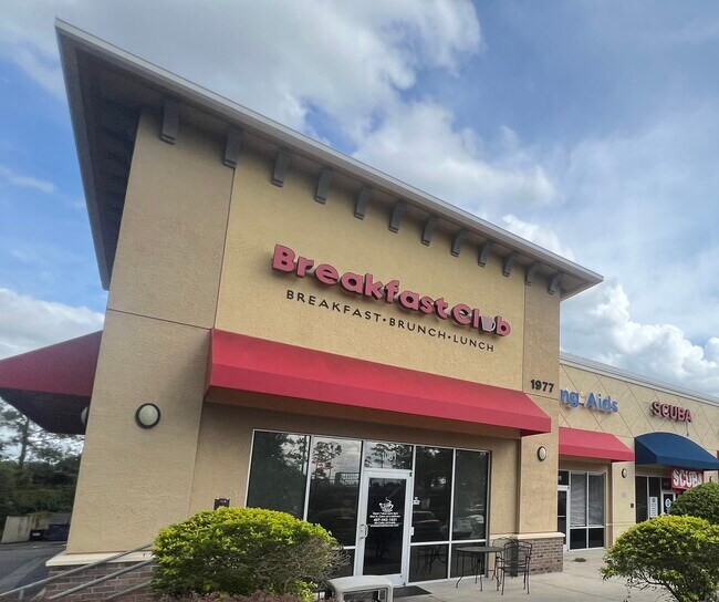Plus de détails pour 1977 Alafaya Trl, Oviedo, FL - Commerce de détail à louer