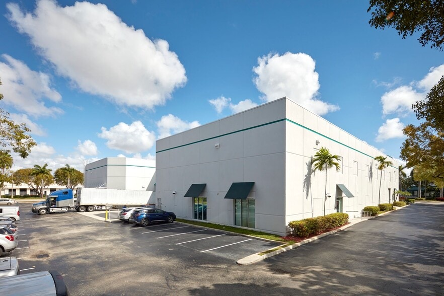 2250 NW 84th Ave, Miami, FL for lease - Building Photo - Image 3 of 4