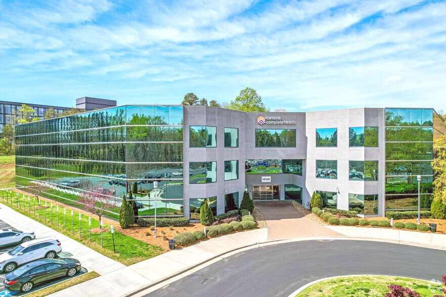 10101 David Taylor Dr, Charlotte, NC à vendre - Photo du bâtiment - Image 1 de 22