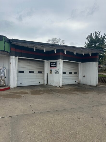 6400 Douglas Ave, Urbandale, IA for lease - Building Photo - Image 2 of 6