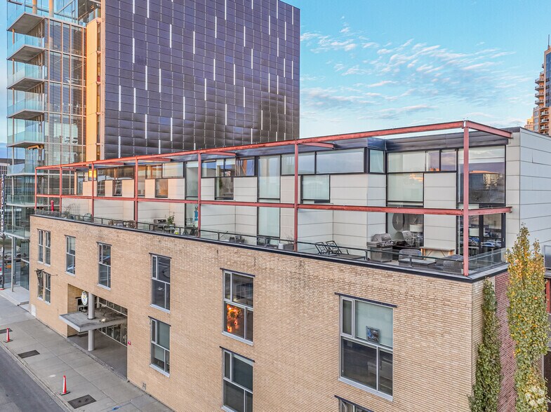 10309 107 St NW, Edmonton, AB à vendre - Photo du bâtiment - Image 2 de 5