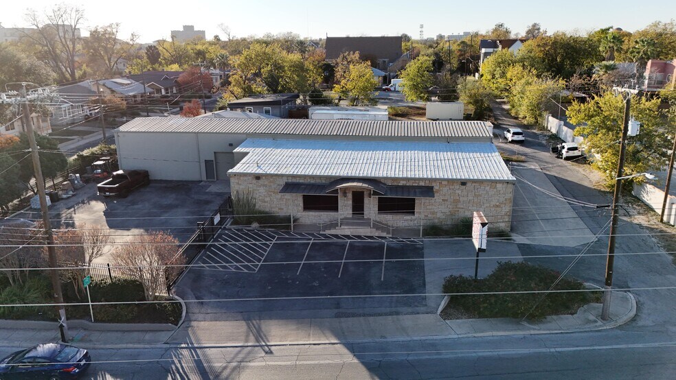 2107 N Saint Marys St, San Antonio, TX à louer - Photo du bâtiment - Image 2 de 20