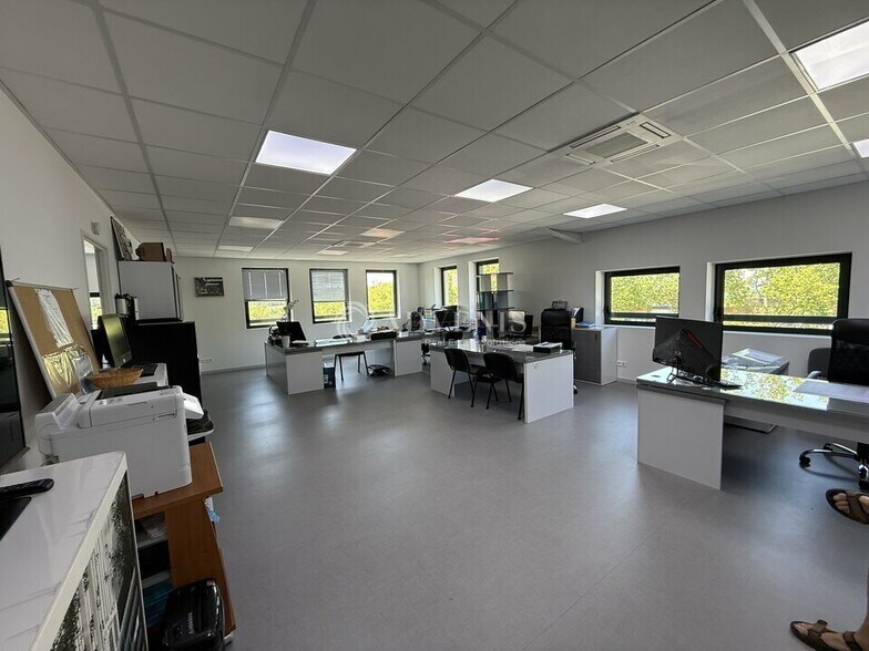 Office in Bussy-Saint-Georges for sale - Interior Photo - Image 3 of 7