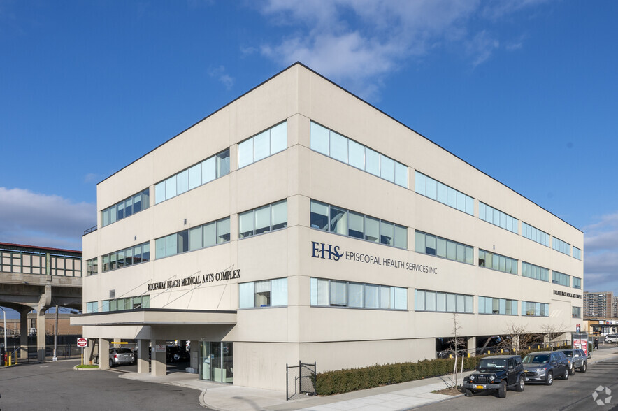 10520 Rockaway Beach Blvd, Rockaway Park, NY for lease - Building Photo - Image 1 of 6