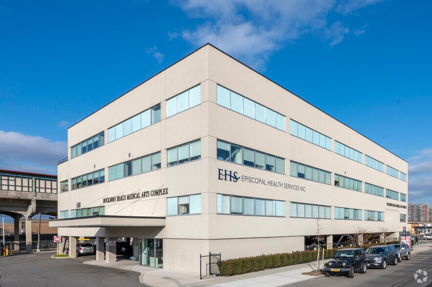 10520 Rockaway Beach Blvd, Rockaway Park, NY à louer - Photo du bâtiment - Image 1 de 6