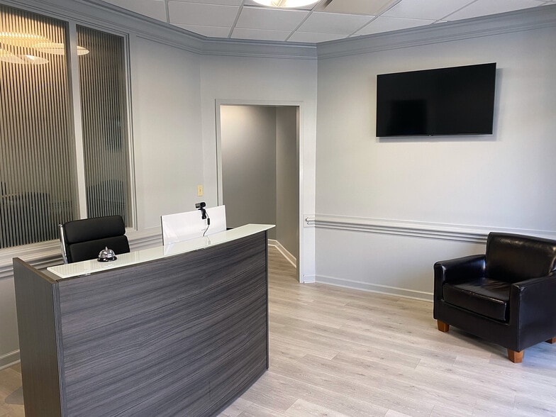 213 Overlook Cir, Brentwood, TN for lease - Building Photo - Image 2 of 15