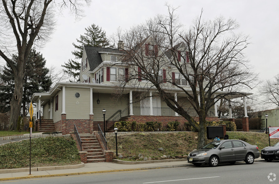 299 Bloomfield Ave, Bloomfield, NJ for sale - Primary Photo - Image 1 of 1