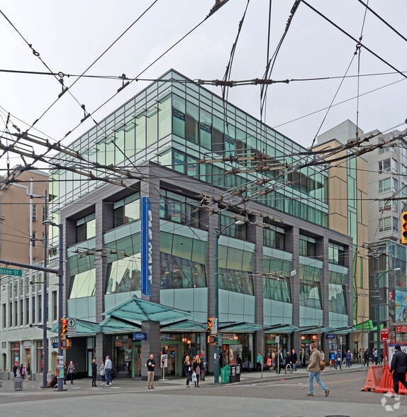 720 Robson St, Vancouver, BC à louer - Photo du bâtiment - Image 2 de 7