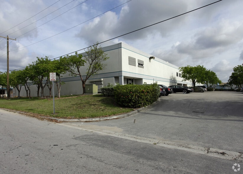 7200-7208 NW 84th Ave, Miami, FL for lease - Building Photo - Image 3 of 7