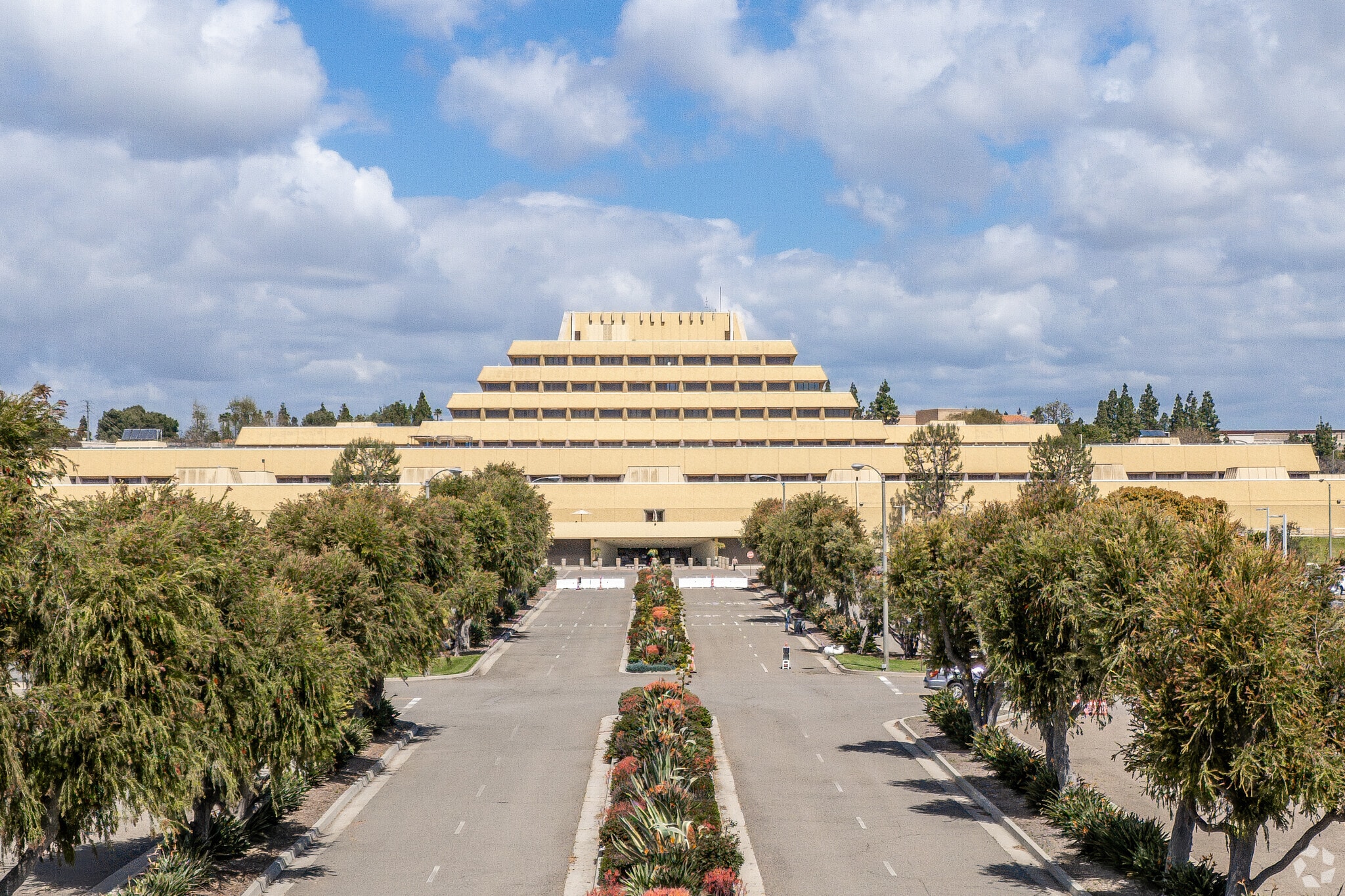 24000 Avila Rd, Laguna Niguel, CA à vendre Photo principale- Image 1 de 16