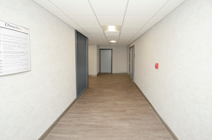 127 Union Ave, Ridgewood, NJ for lease - Interior Photo - Image 3 of 10