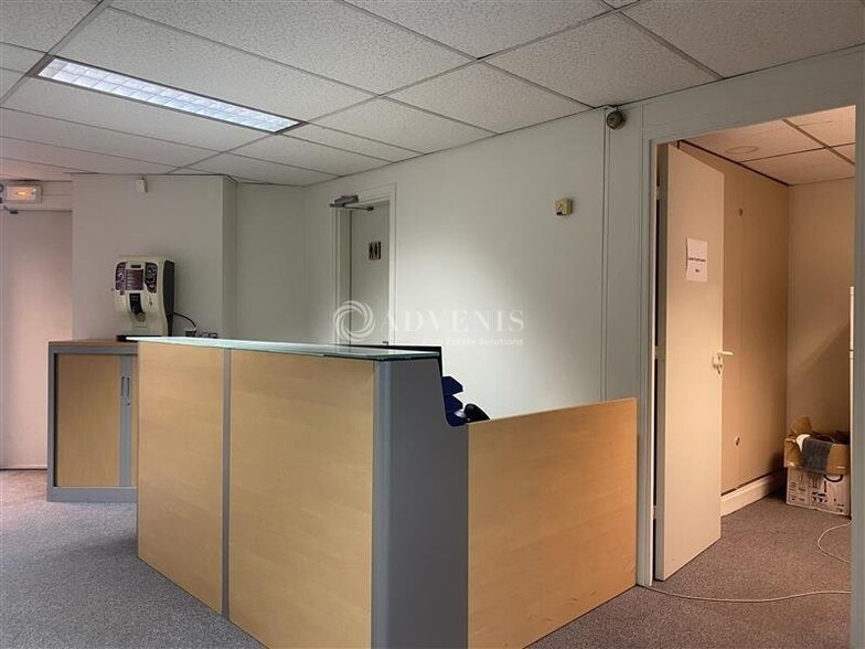 Office in Le Kremlin-Bicêtre for lease - Interior Photo - Image 2 of 10