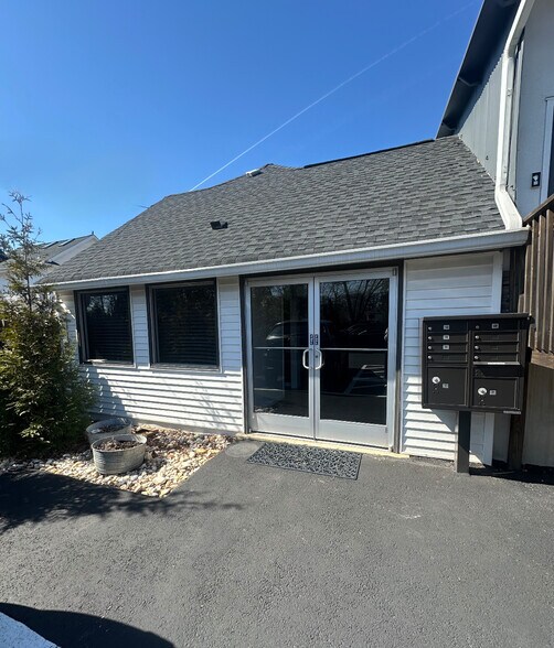 29 S Trooper Rd, Norristown, PA à louer - Photo du bâtiment - Image 2 de 9