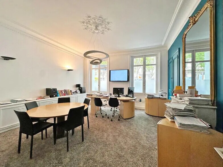 Office in Paris for sale - Interior Photo - Image 3 of 4