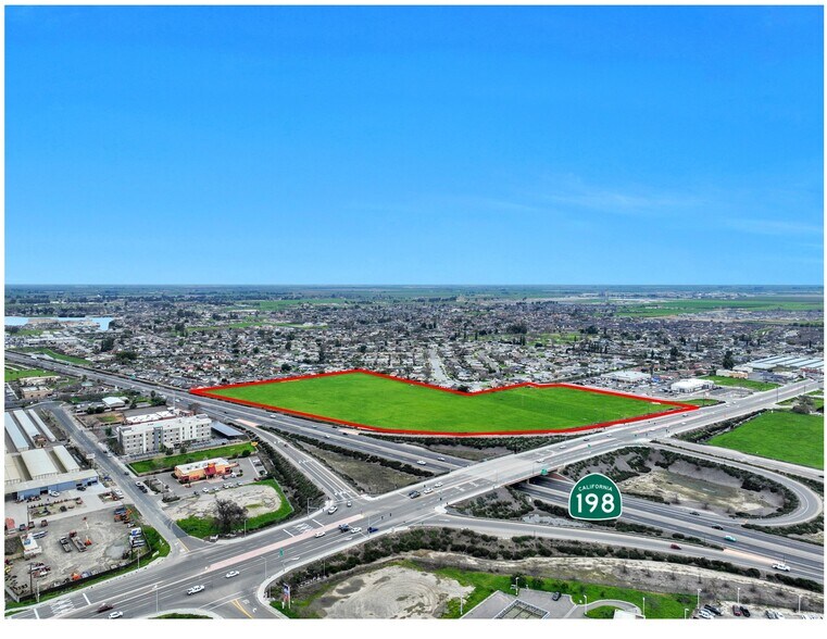 10715 12th Ave, Hanford, CA for sale - Building Photo - Image 2 of 4